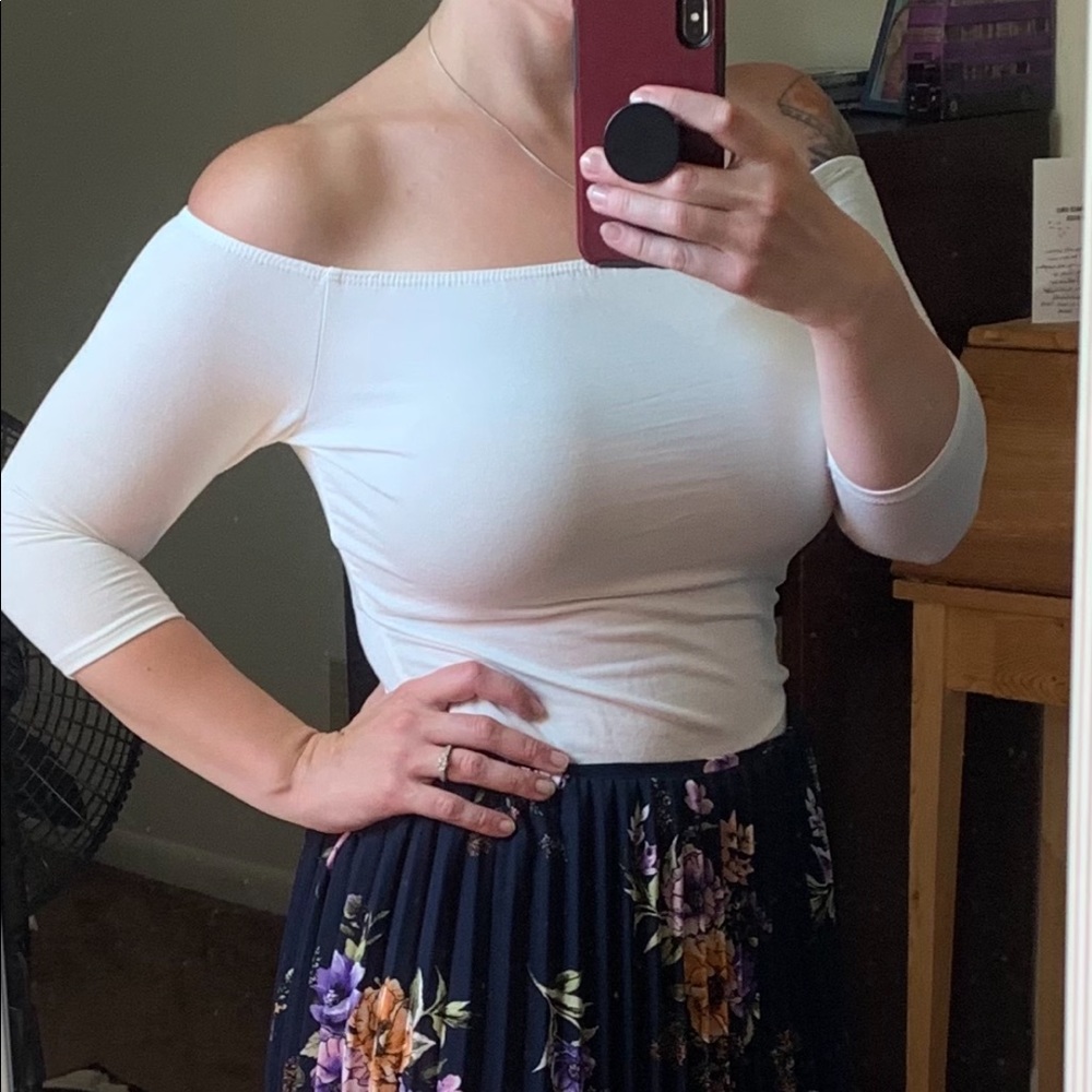 Lulu medium white off the shoulder basic